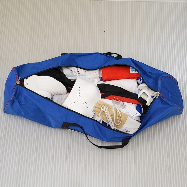 Fencing bag with fencing gear