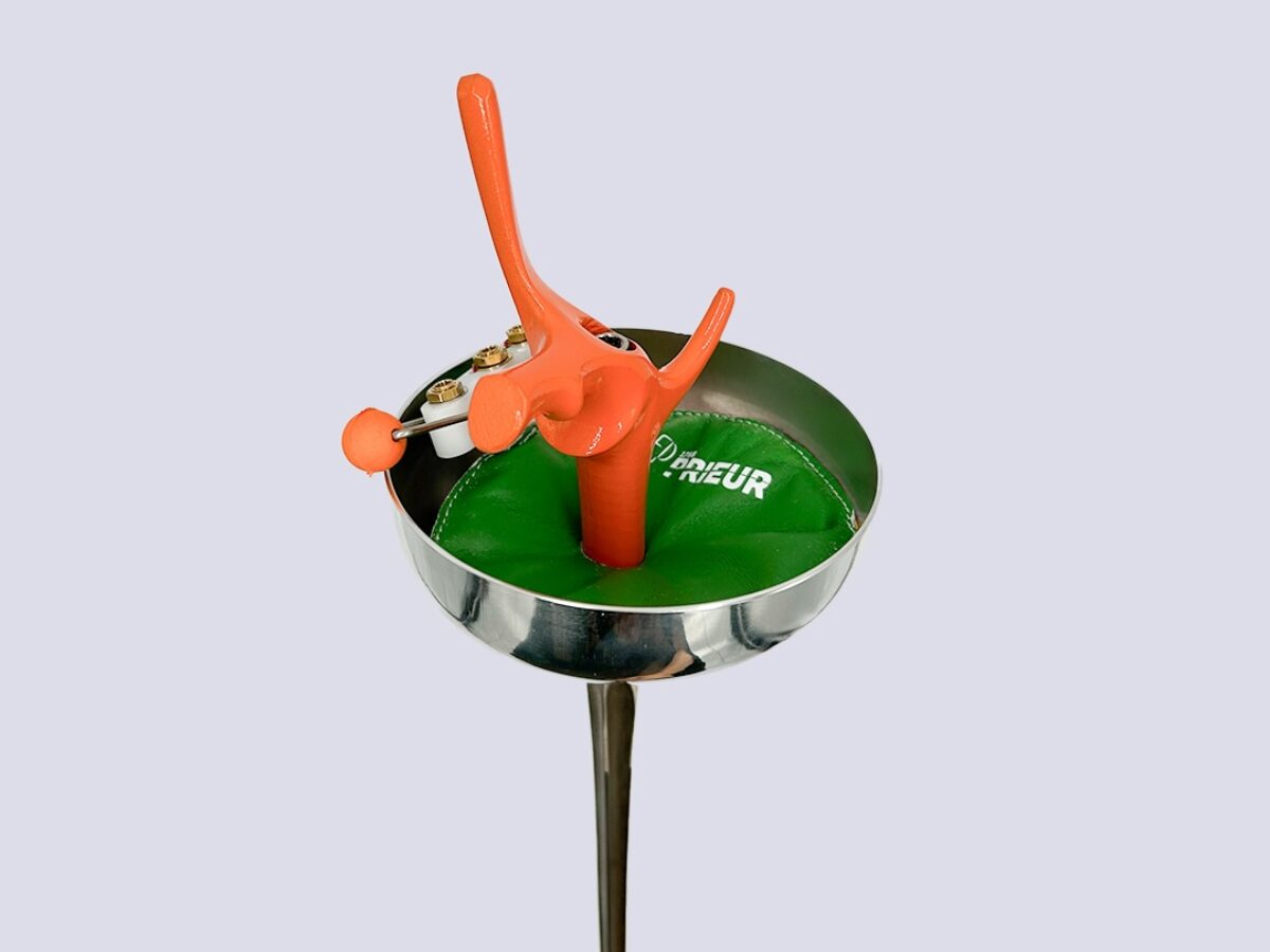 Epee_Blade_OrangeGrip_GreenPad